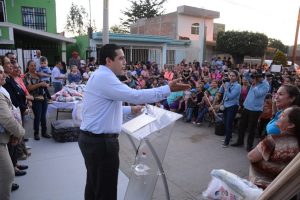 Entrega de Apoyos Col. Diana Laura Riojas (15)